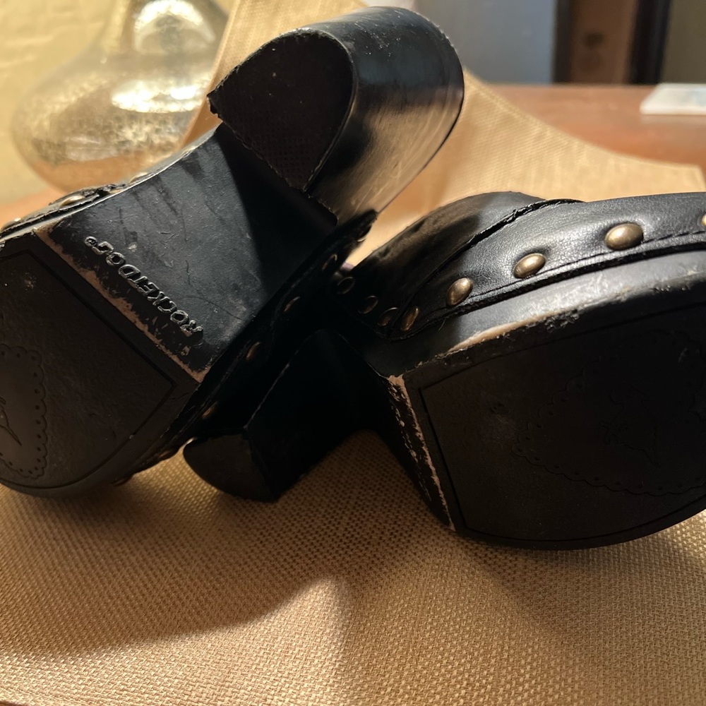 Rocket Dog Clogs - Picture 3 of 5